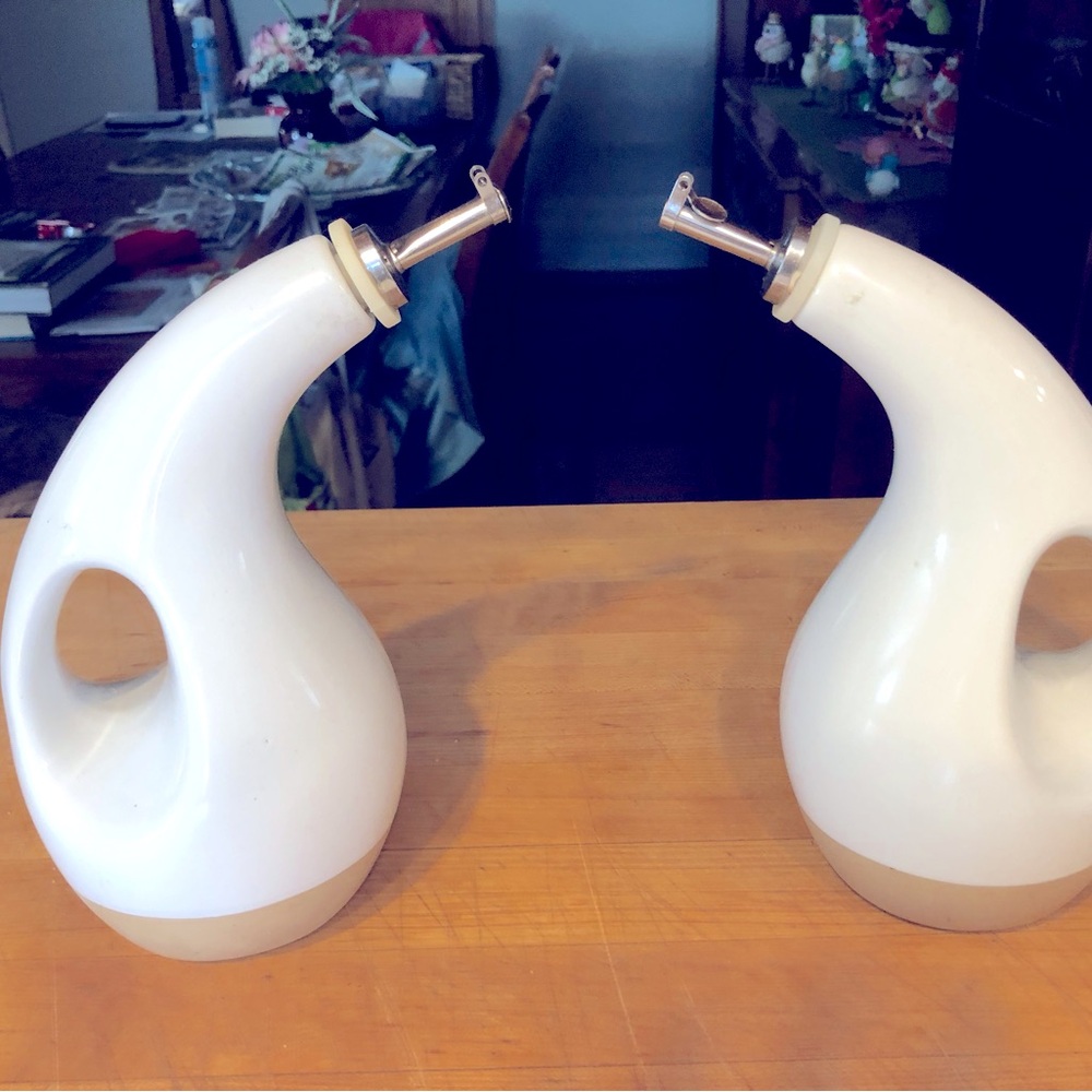 Olive oil and/or balsamic vinegar dispensers